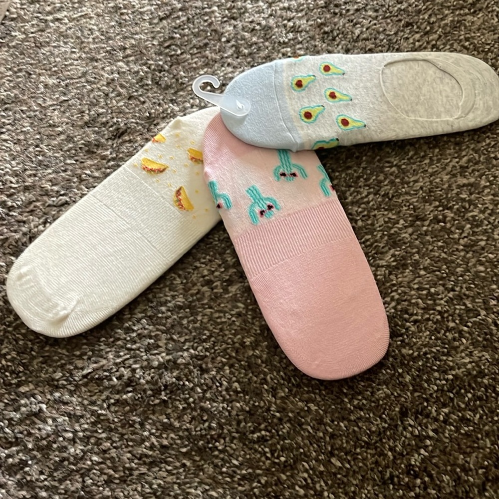 Old Navy women’s no show sneakers socks 3 packs one size fiesta pattern